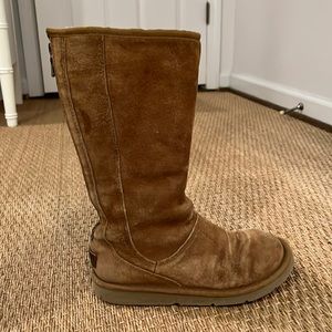 womens brown uggs (size 7)